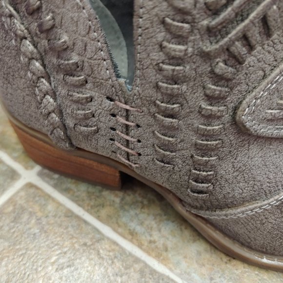 Not Rated - Nosara Gray Ankle Booties  Size 6.5 - Picture 7 of 8